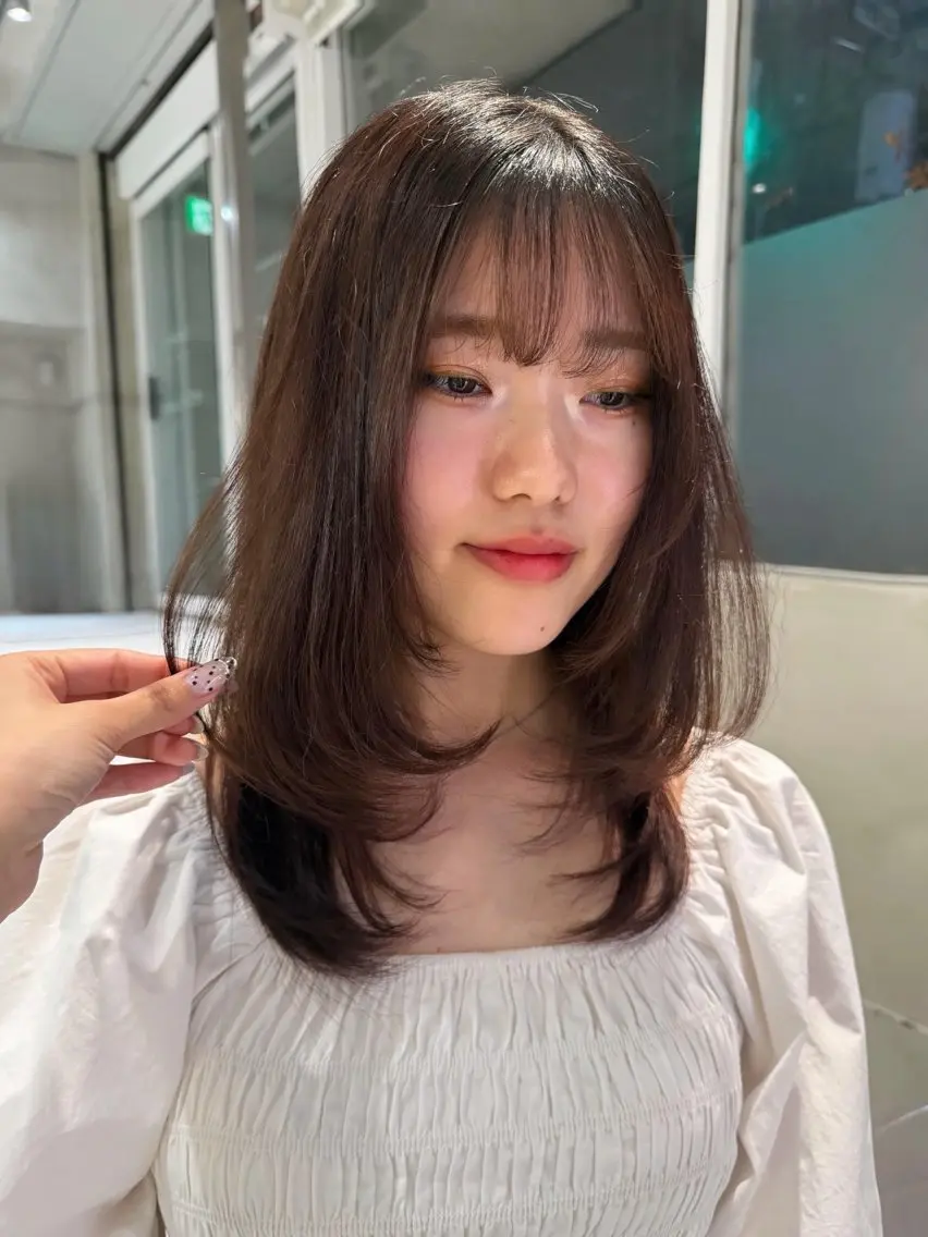 ミディアム 透明感ブラウン🍪 ヒナノのヘアスタイル