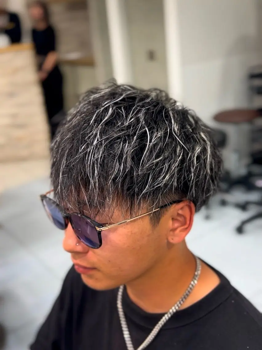 ショート カラー メンズ メンズブリーチ メンズハイライト メンズメッシュ ブリーチ 透明感カラー ヘアカラー トリートメント 🔮メンズ縮毛矯正 メンズパーマ💎竹永のヘアスタイル