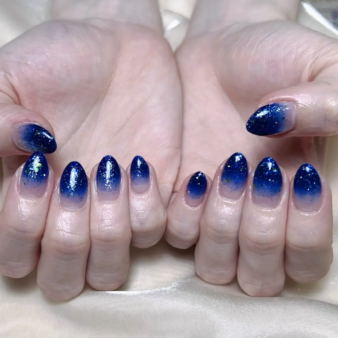 ネイル グラデーション ラメ(グリッター) ラメグラデーション ハンドネイル NAILサロン 木にいるのネイルデザイン