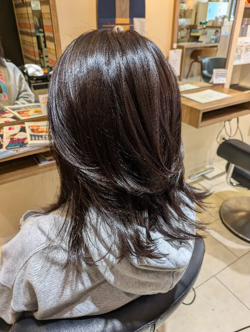 ミディアム レイヤーカット 塚原 友紀子のヘアスタイル