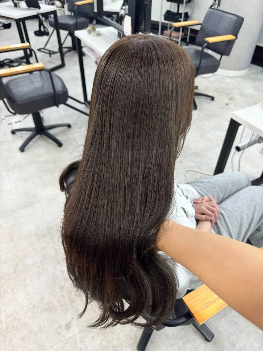 ロング カラー ブラウンカラー チョコレートブラウン ヘアカラー トリートメント 赤み無し柔らかカラー 【梅田】madokaのヘアスタイル