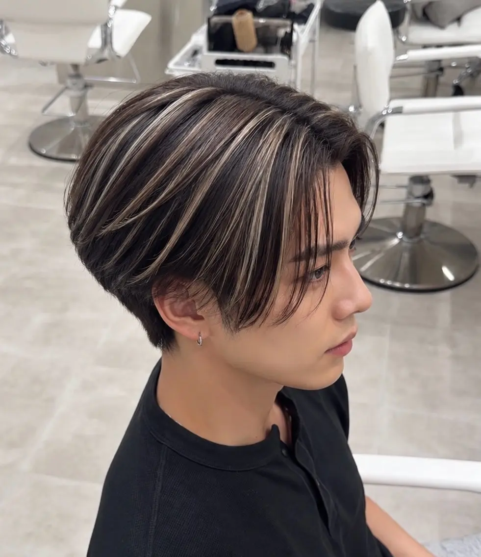 カラー メンズ メンズハイライト ベージュカラー ハイライトカラー ホワイトベージュ ヘアカラー 原宿/ハイライト バレイヤージュ/大智のヘアスタイル