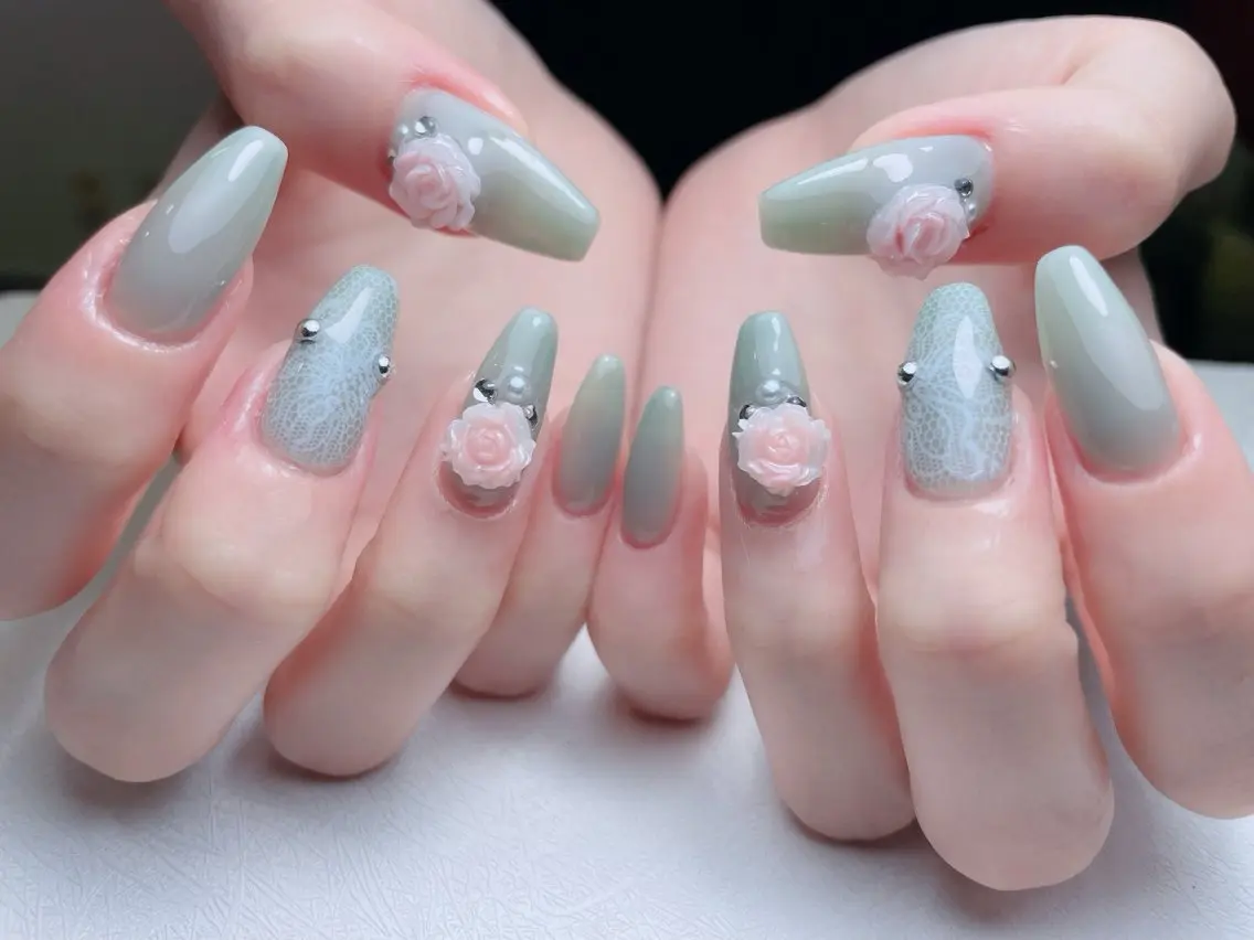 ネイル アートネイル 長さ出し フレンチネイル ジェルネイル ガーリー 中野駅から2分 MEO NAILのネイルデザイン