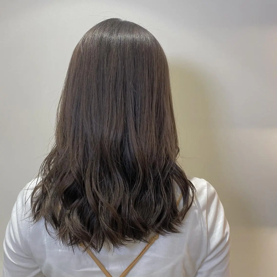 セミロング カラー アッシュ ベージュカラー 透明感カラー 関口 桃花🌷 暖色カラーのヘアスタイル