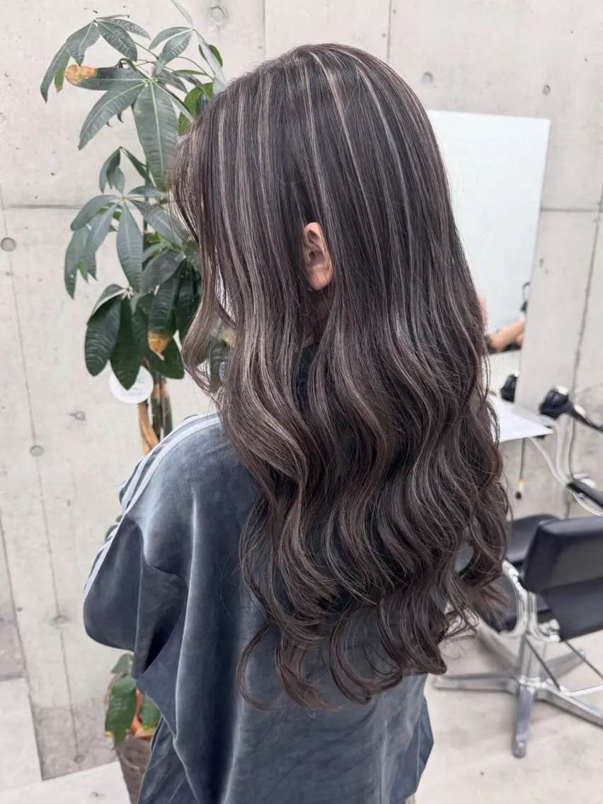 カラー Asami／名古屋／ ハイトーン／デザインのヘアスタイル