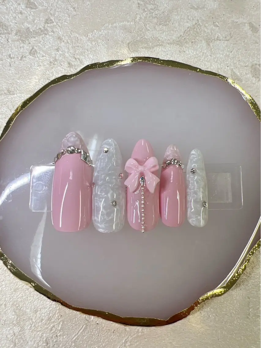 ネイル チークネイル フットネイル フレンチネイル ジェルネイル マグネットネイル Queeens nailのネイルデザイン