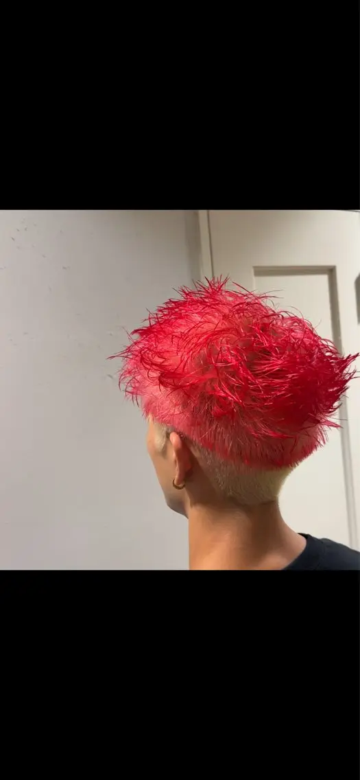 カラー レッドカラー 旭岡龍明/ハイトーン /ケアブリーチのヘアスタイル