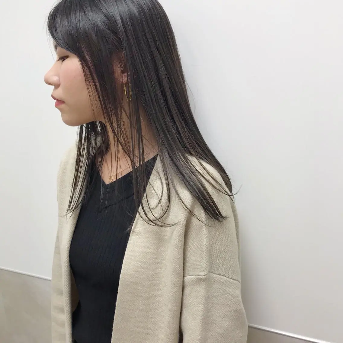 セミロング カラー 黒髪 ダークグレー ダークグレージュ グレージュ ショート特化 /天神大名/ハルナのヘアスタイル