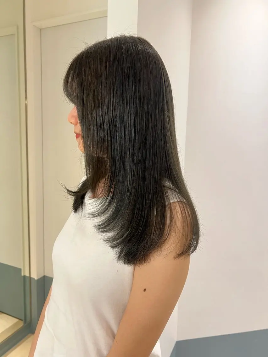 ロング 成岡 愛美のヘアスタイル