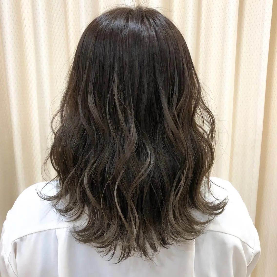 セミロング カラー カット ヘアカラー トリートメント サソウ ユリエ🥥のヘアスタイル
