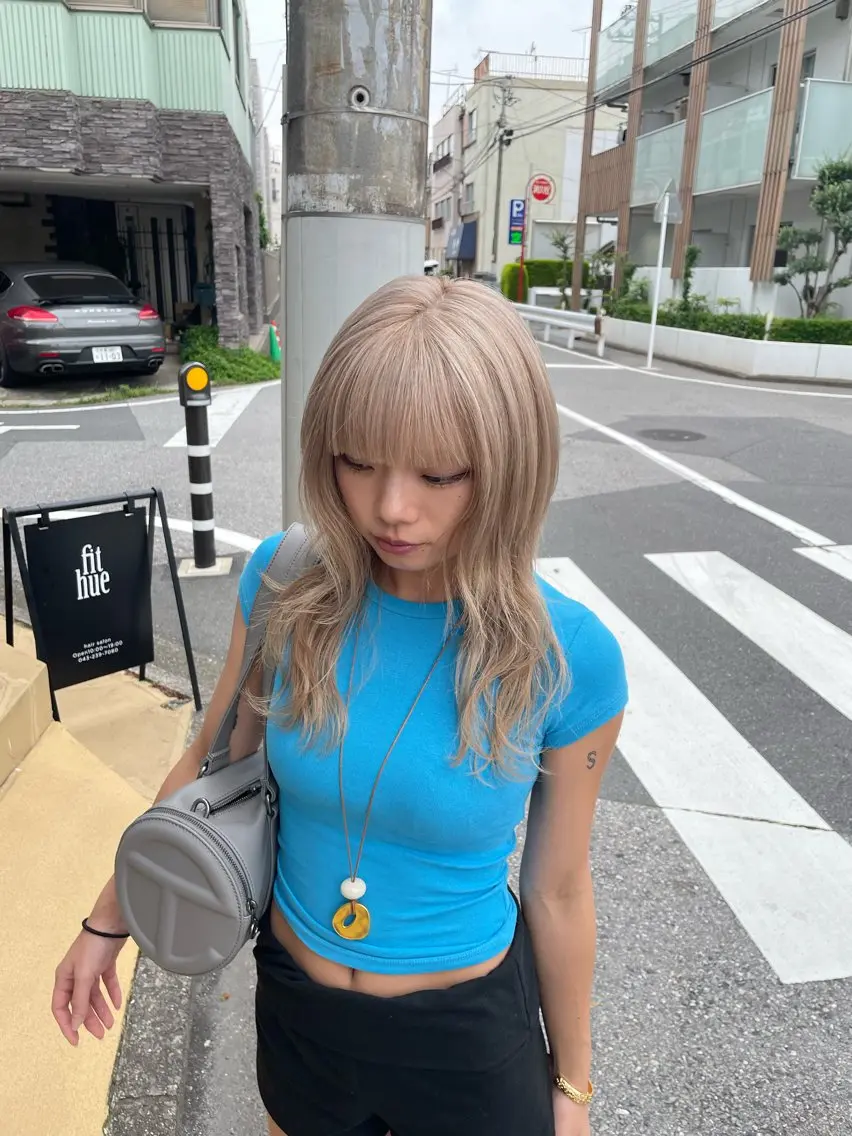 ロング カラー ブリーチ カット ヘアカラー H I ＮＡのヘアスタイル