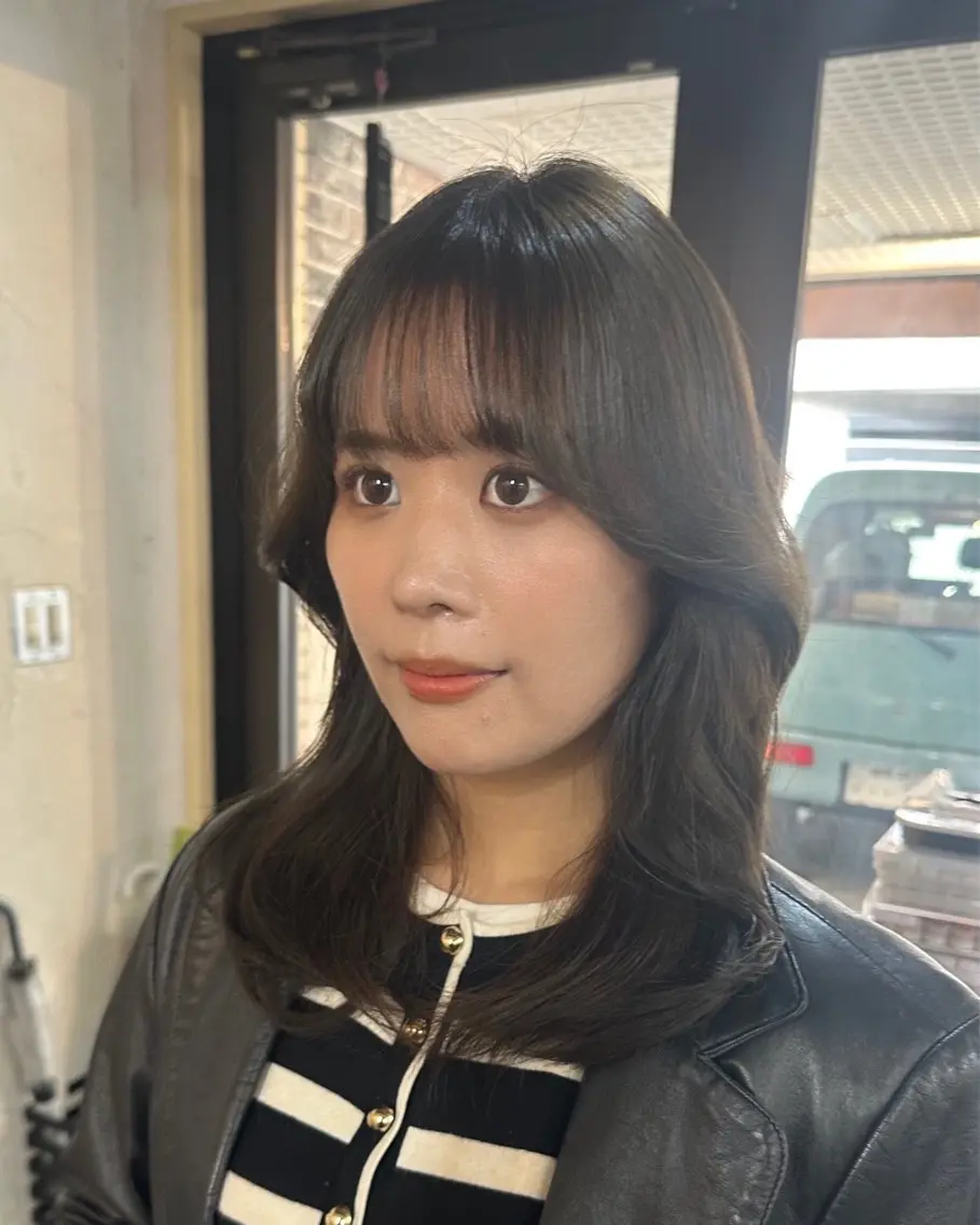 セミロング カラー グレージュ ボブ くびれヘア 顔まわりレイヤー 顔周りカット カット ヘアカラー トリートメント 韓国レイヤー柔らかい 地毛風縮毛矯正／マツのヘアスタイル