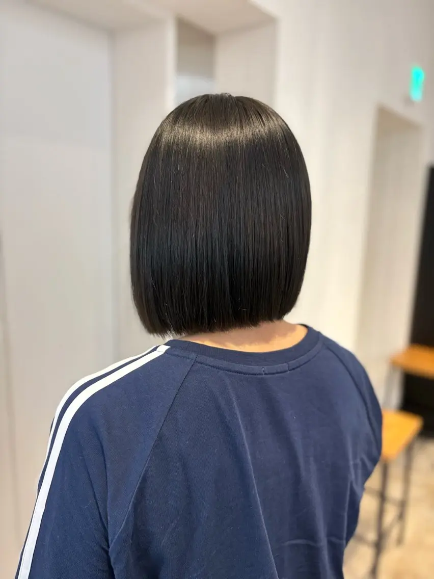 ショート カラー 黒髪 ブルーカラー ブルーブラック ボブ 上田 涼香のヘアスタイル