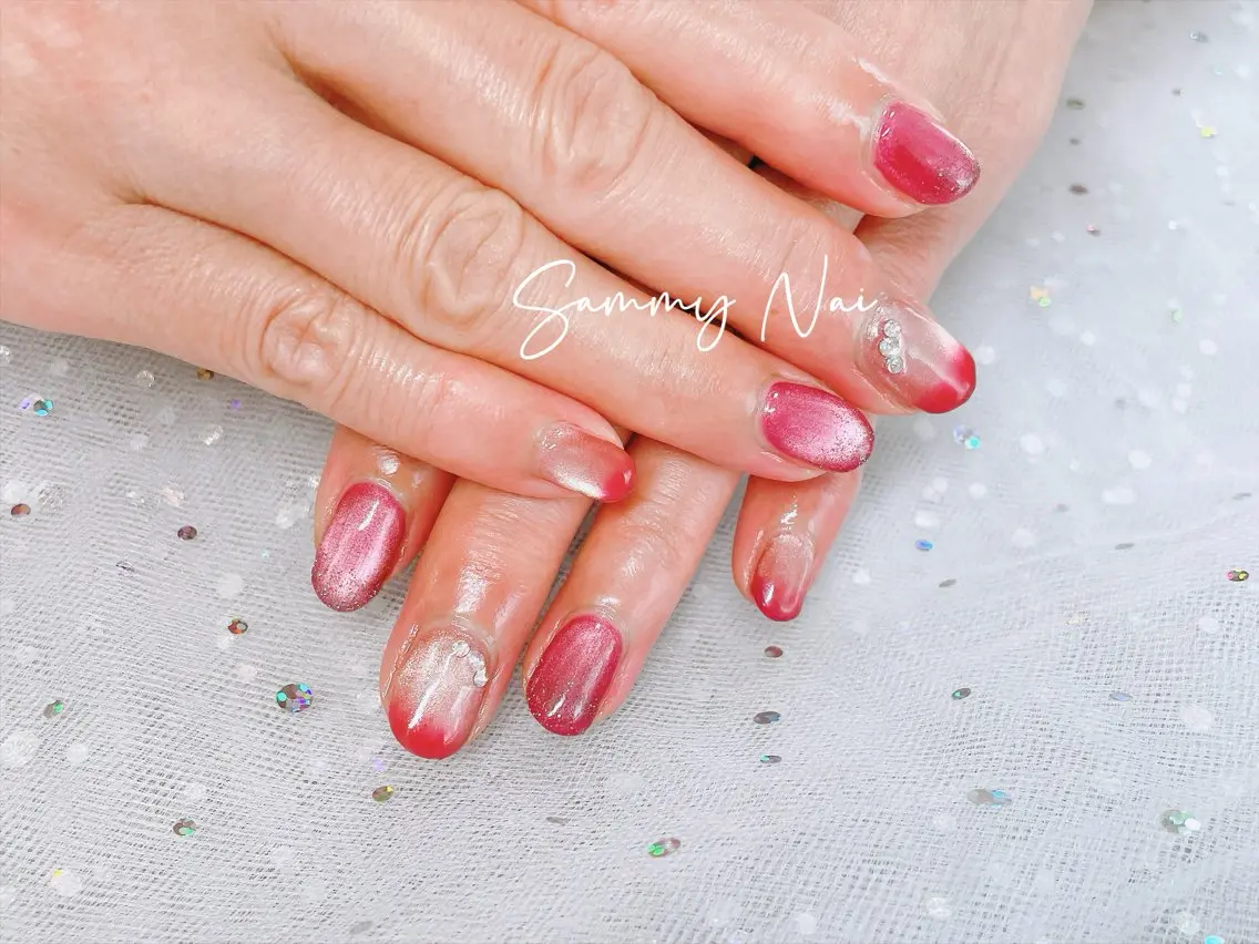 ネイル ボルドー グラデーション ストーンネイル ハンドネイル Sammy Nailのネイルデザイン