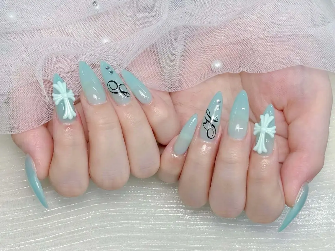 ネイル キラキラネイル 韓国ネイル ロングネイル マグネットネイル 持ち込み ハンドネイル ハンドケア Nova Nail Nambaのネイルデザイン