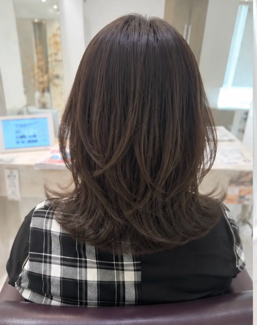 ミディアム レイヤーカット カット トリートメント ももか💖お得に！ 艶モテ/透明感♡のヘアスタイル
