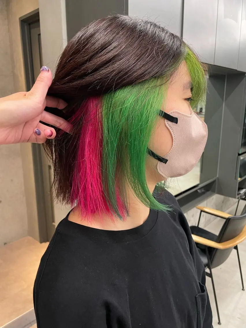 ミディアム カラー インナーカラー 推し ブリーチ 髪質改善のヘアスタイル