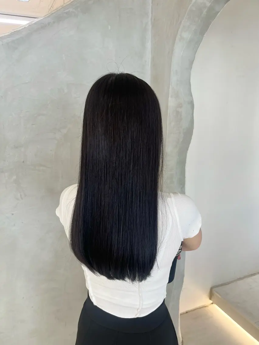 ロング カット 縮毛矯正 トリートメント 切りっぱなしボブ/ 艶カラー/綾莉のヘアスタイル