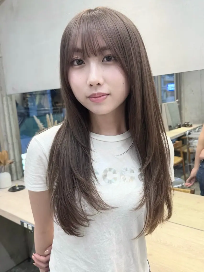 ロング カラー ヘアカラー トリートメント 失敗しないハイトーン ミルクティーベージュのヘアスタイル