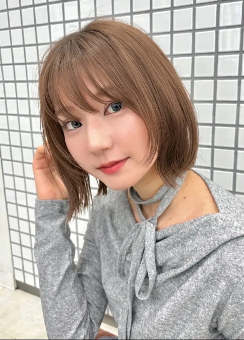 ミディアム トリートメント レイヤー・カット モデル・透明感カラーのヘアスタイル