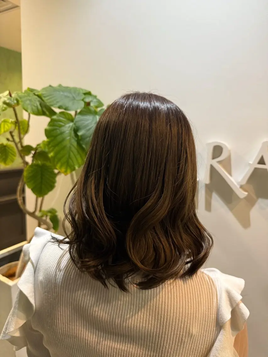 カラー NEIRO/ベージュ /グレージュのヘアスタイル