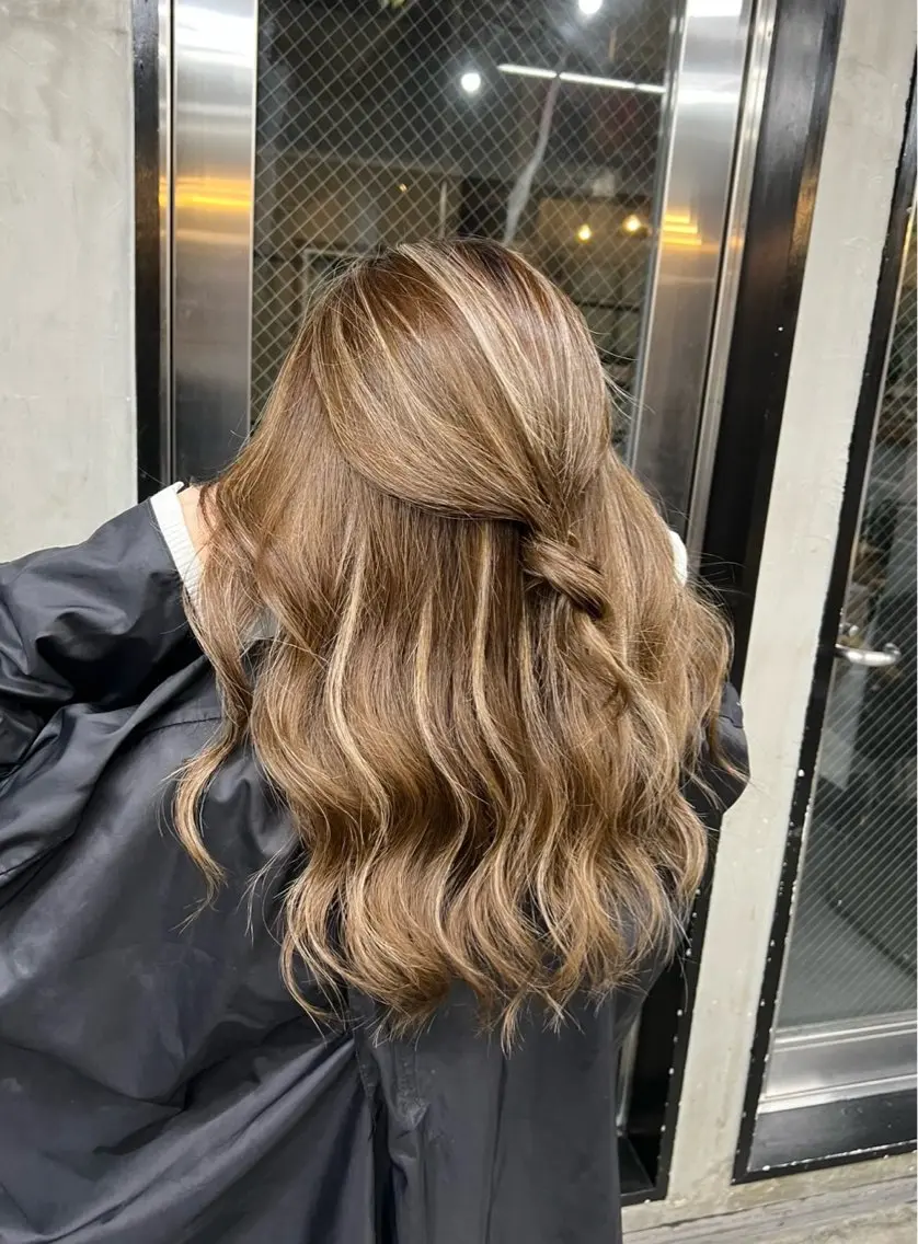 セミロング カラー ヘアアレンジ ベージュカラー ハイライトカラー ハイライト ヘアカラー トリートメント 指名数No.1 /NAOYAのヘアスタイル