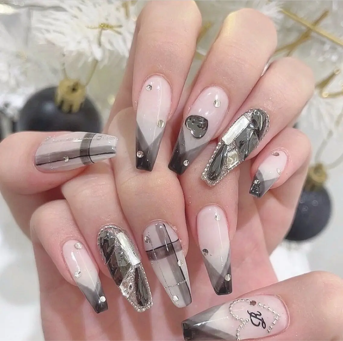 ネイル 成人式 ロングネイル マグネットネイル 大理石ネイル(マーブル) リボン ハンドネイル Amee Nail Salonのネイルデザイン