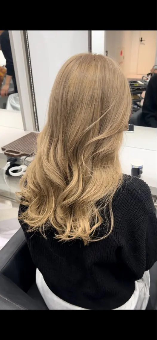 ロング カラー ヘアカラー トリートメント 艶ハイトーン🔆 ️️️安座間 希のヘアスタイル