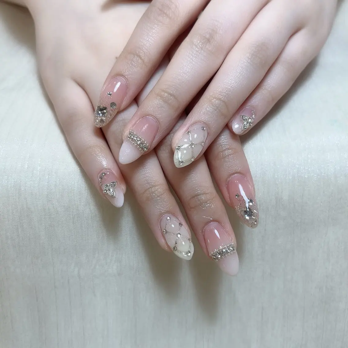 ネイル ハンドネイル MoonNail ユリ🌸のネイルデザイン