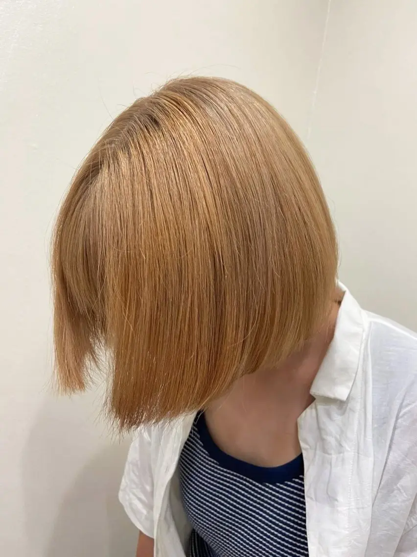 ショート カラー ベージュカラー ブリーチ ミルクティーベージュ ワタナベ リリコのヘアスタイル