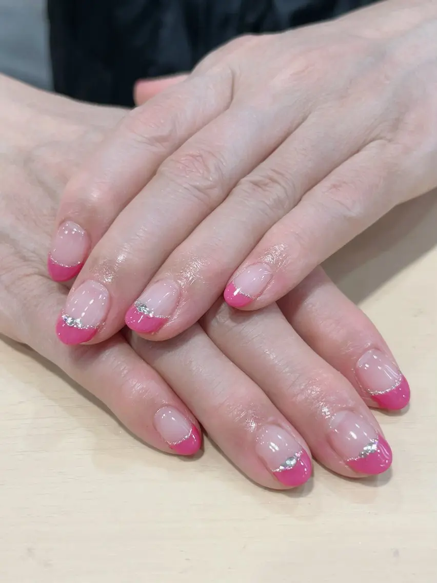 フレンチorグラデーション+お好きなデザイン4本　持ち込み🙆‍♀️の写真