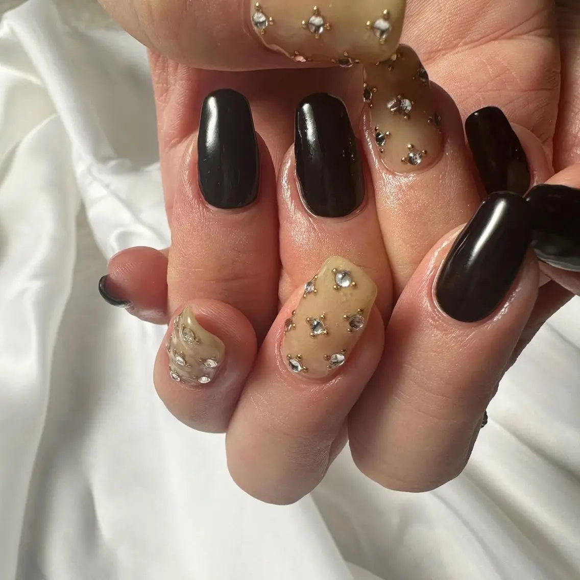 ネイル クリアネイル 氷ネイル・うるうるネイル キラキラネイル 韓国ネイル ニュアンスネイル 🪞KAPE NAIL 🪞のネイルデザイン