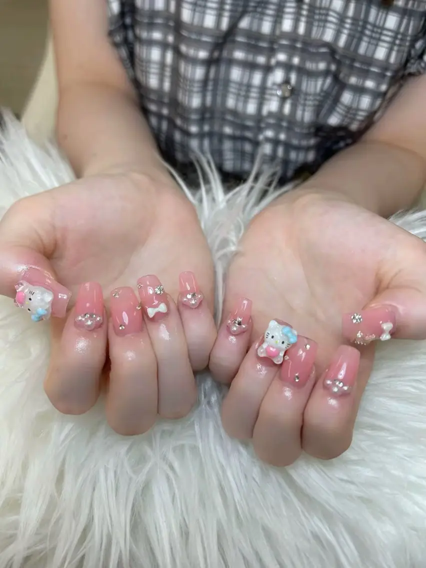 ネイル チークネイル フレンチネイル グラデーション キラキラネイル 韓国ネイル HIKARIHANA NAILのネイルデザイン