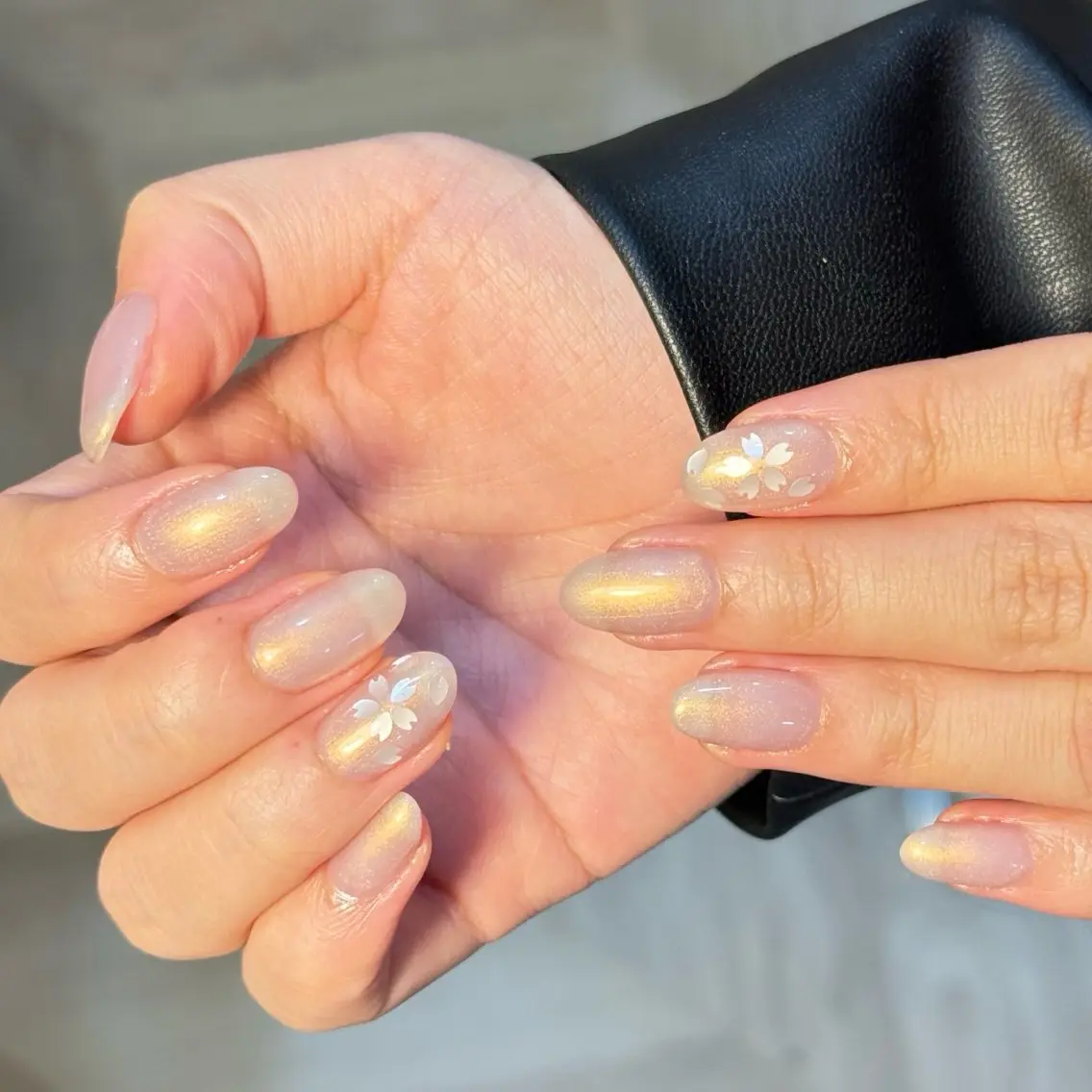 ネイル 桜ネイル ホログラムネイル Tagi Nail 銀座店のネイルデザイン