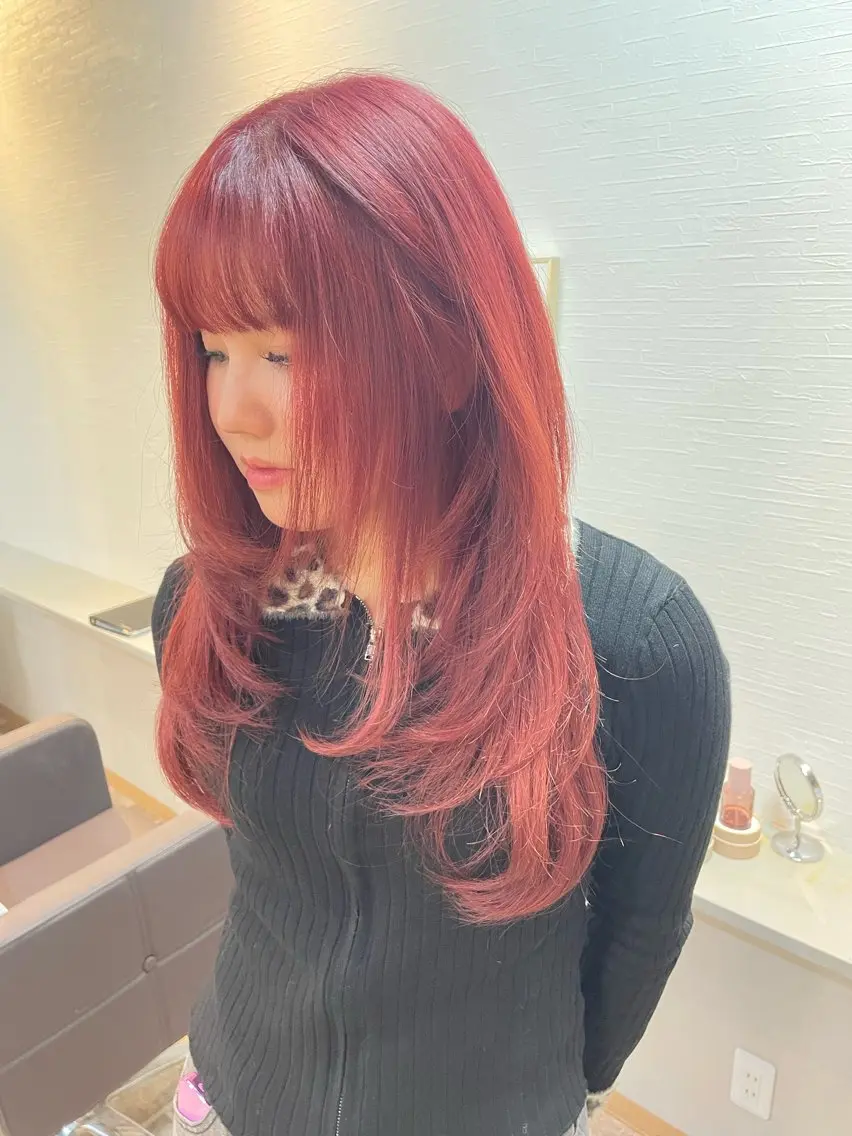 ロング カラー レッドカラー ハイレイヤー レイヤーカット カット ヘアカラー YUI/ ブリーチカラー🌷のヘアスタイル