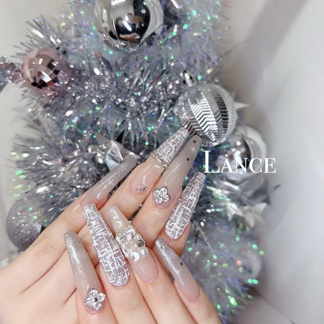ネイル オーロラネイル フットネイル フレンチネイル ガラスフレンチ 氷ネイル・うるうるネイル ハンドネイル Lance nailのネイルデザイン