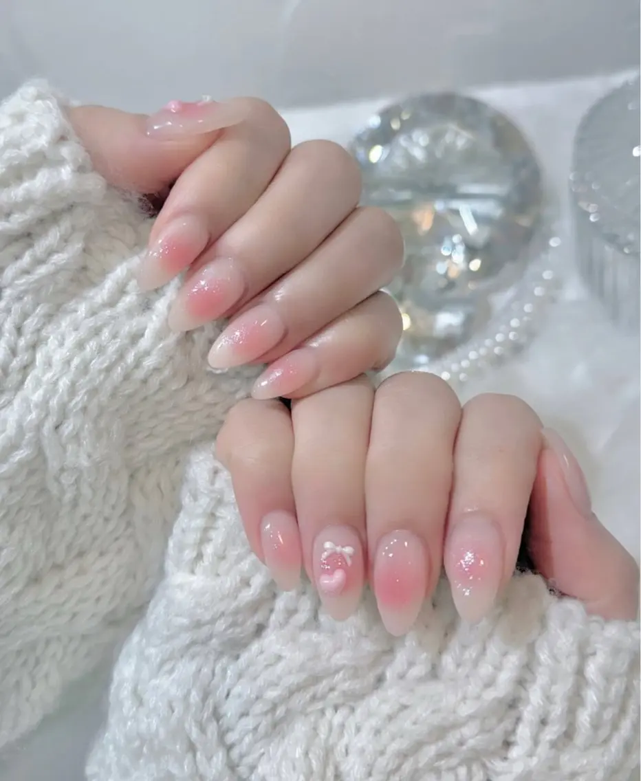 ネイル キラキラネイル マグネットネイル ぷっくりネイル 春ネイル ワンホンネイル ハンドネイル Lyna 池袋のネイルデザイン