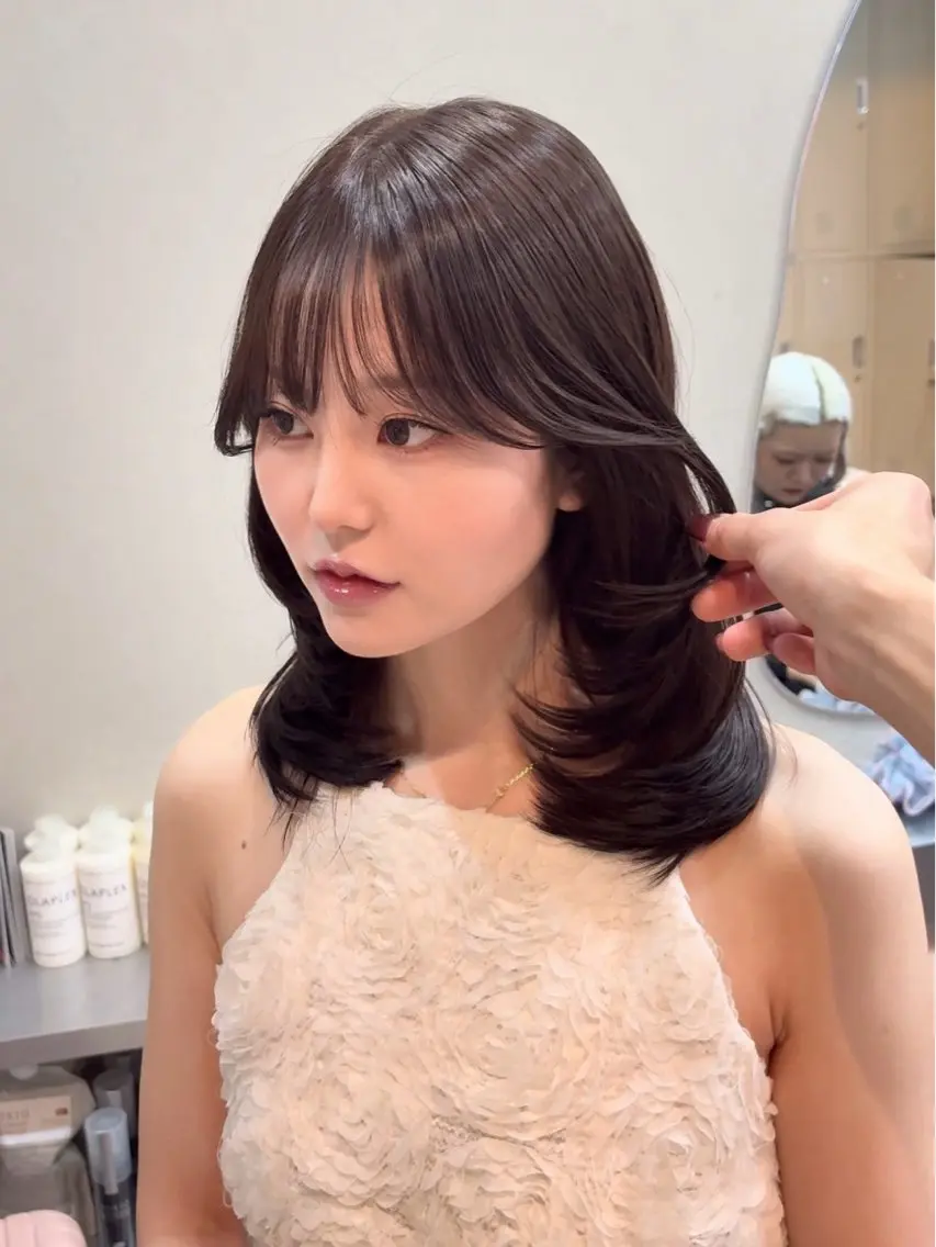ミディアム カラー ブリーチ ブラウンカラー 透明感カラー モカブラウン ブリーチなしカラー カット ヘアカラー 艶感カラー 🩵レイヤー/紫音のヘアスタイル