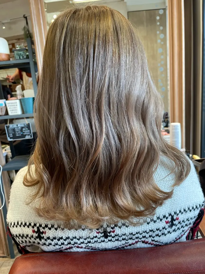ミディアム カラー ベージュカラー ダブルカラー ✨横須賀髪質改善✨️ 加藤 百音のヘアスタイル