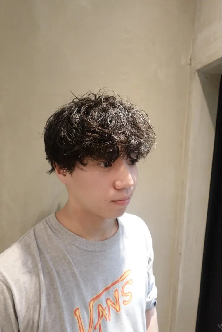 パーマ メンズ メンズパーマ スペインカール ニュアンスパーマ カット パーマ シャドウ/フェザー/ パーマ/新宿/和真のヘアスタイル
