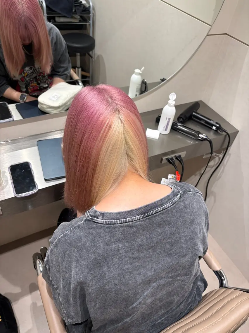 ミディアム カラー アッシュ アッシュグレー ベージュカラー ブリーチ ブロンド ヘアカラー トリートメント 【きらめき屋さん🎀 ハイトーン大和🎀】のヘアスタイル