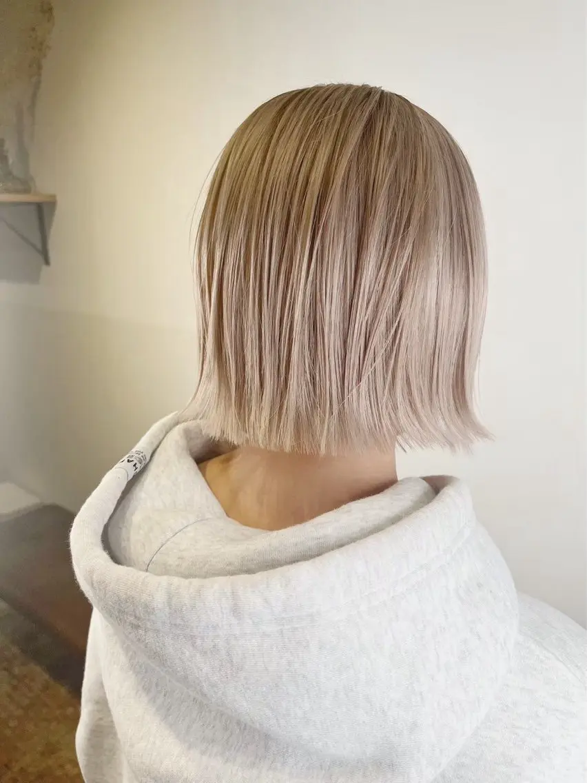 ミディアム カラー 切りっぱなしボブ イルミナカラー ボブ ◎ブリーチ・レイヤー 特化TOSHIKI◎のヘアスタイル