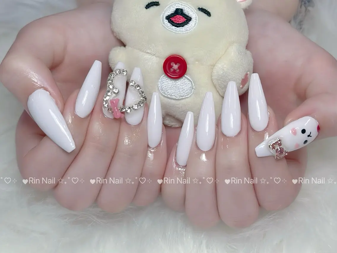 ネイル ブルー フラッシュネイル フラワーネイル ホログラムネイル キラキラネイル ハンドネイル Rin Nail 新大久保店のネイルデザイン