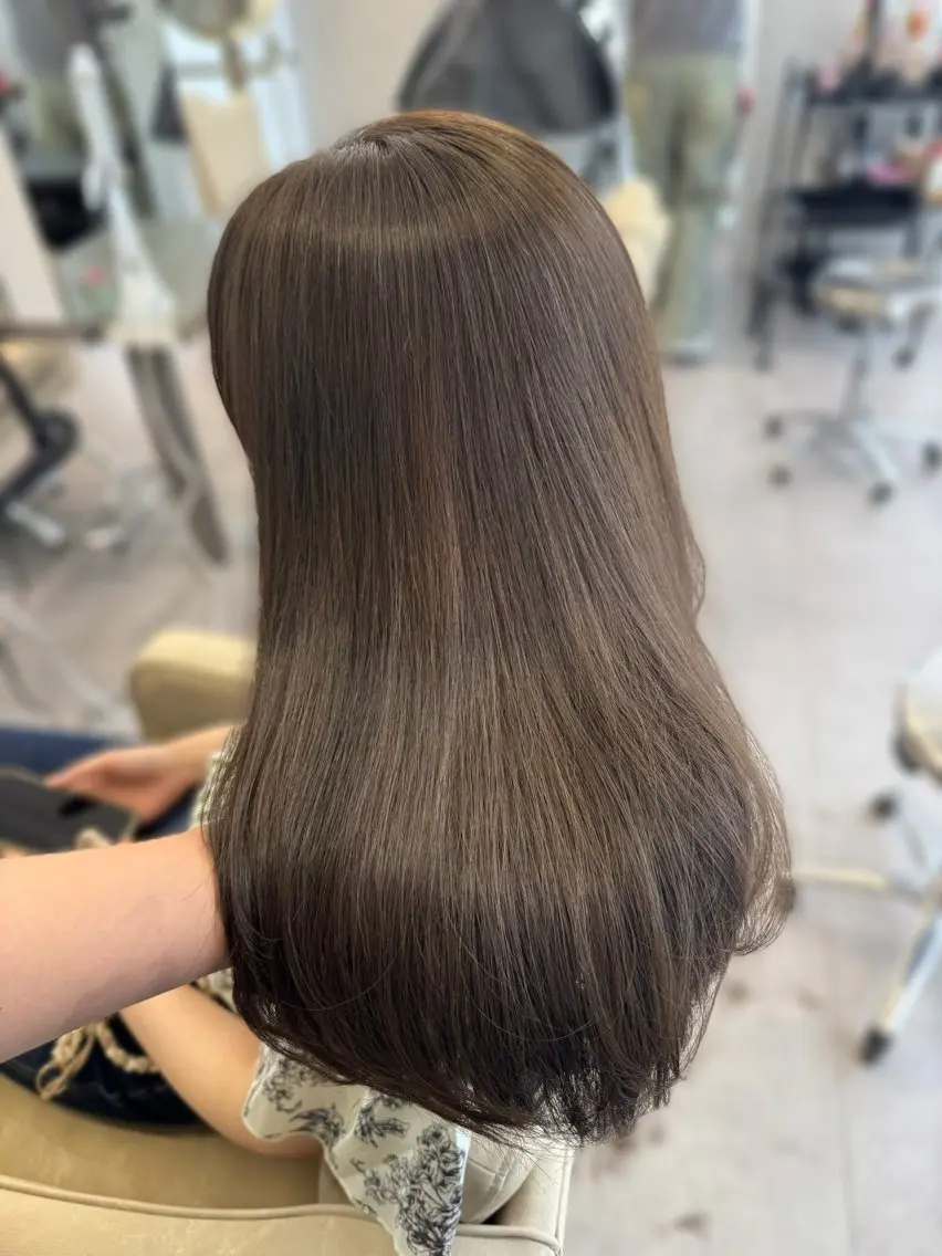 ミディアム カラー ヘアアレンジ カット ヘアカラー トリートメント 暖色系/透明感 治野心のヘアスタイル