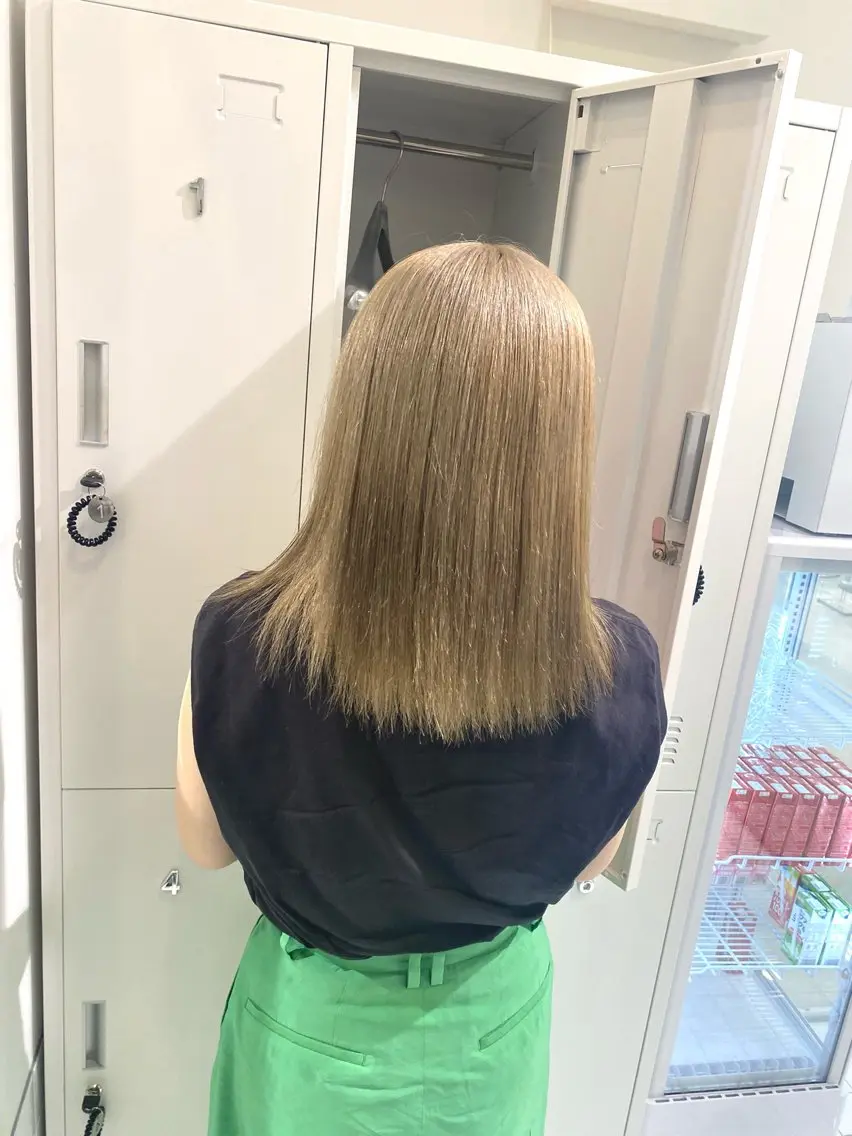 カラー ベージュカラー ミルクティーベージュ 漆崎 相美のヘアスタイル
