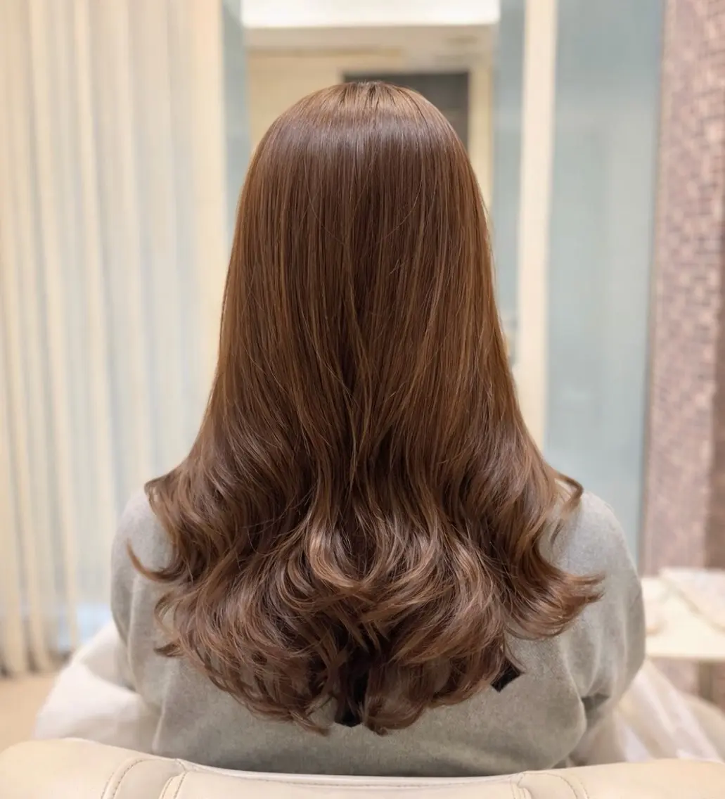 🌼根元ストレート+コテ巻き風パーマ🌼根元の癖を伸ばしながら毛先にパーマかけたい方へおすすめメニューです✩.*˚の写真