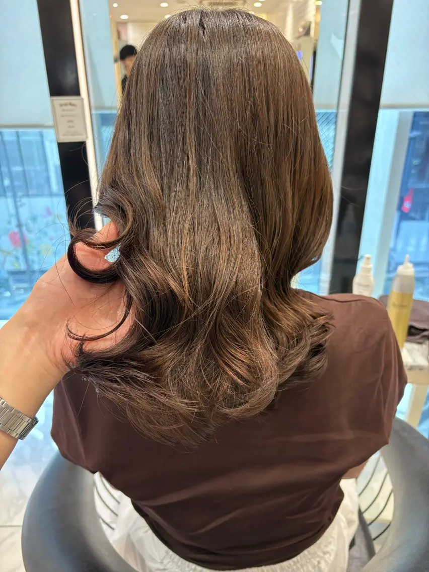 ミディアム カラー ヘアカラー トリートメント 韓国っぽ水光肌カラー マンツーマン🫧なおのヘアスタイル