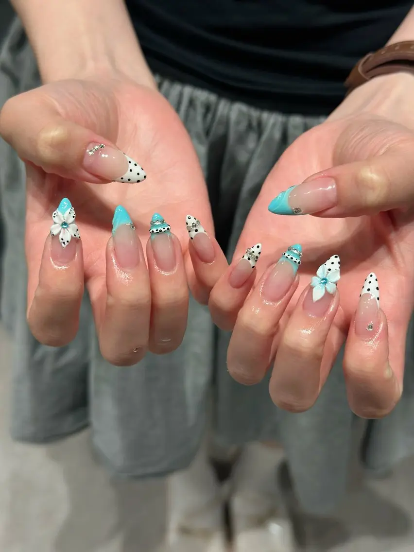 ネイル チークネイル ドット フレンチネイル グラデーション ハート ハンドネイル ハンドケア Eli Muse 新宿ネイルのネイルデザイン