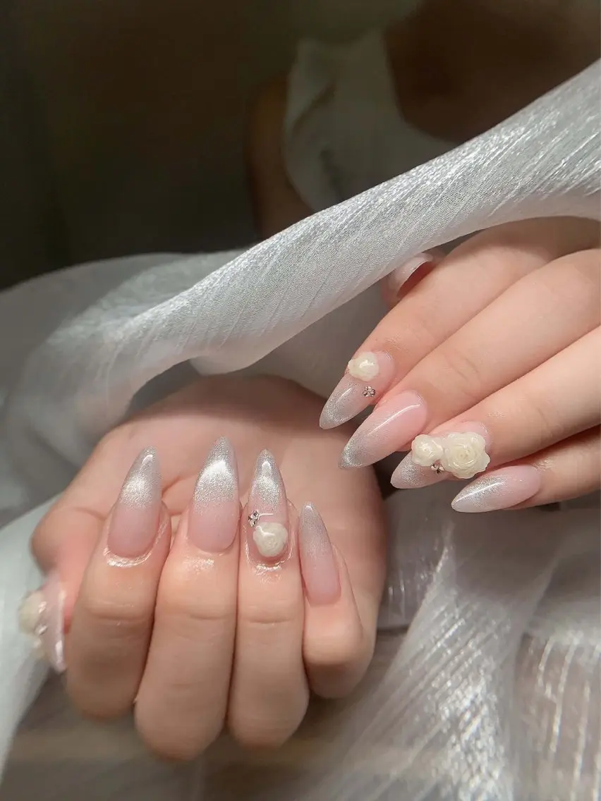 ネイル オーロラネイル ブルー チークネイル 長さ出し フットネイル NOA 池袋のネイルデザイン