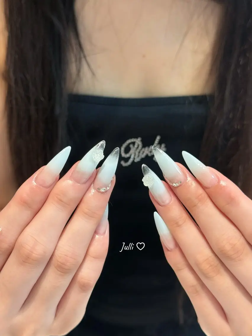 ネイル フレンチネイル ジェルネイル キラキラネイル 韓国ネイル レース Julli NailStudioのネイルデザイン